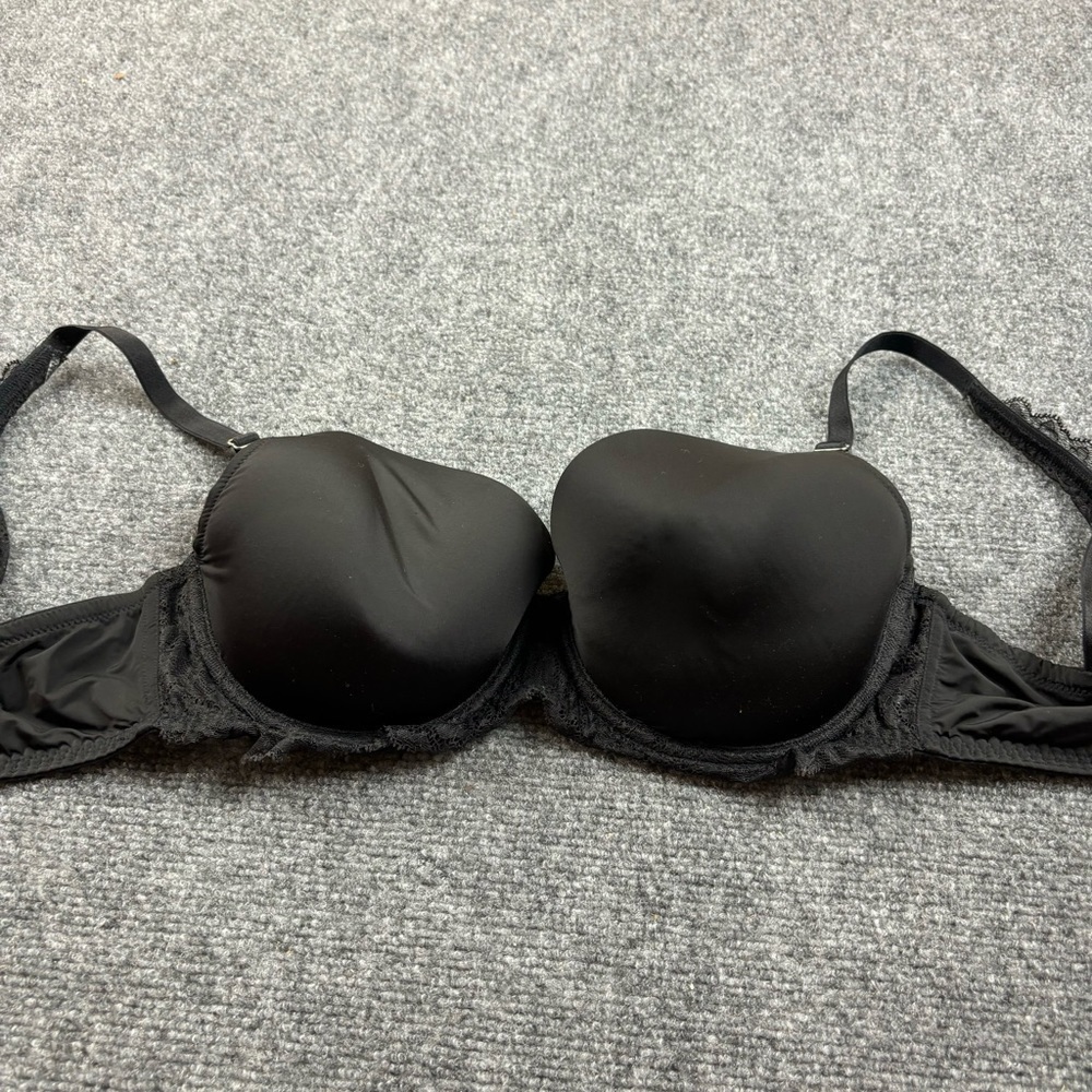 Victoria’s Secret women’s Black Dream Angels Lined Demi size: 34DDD